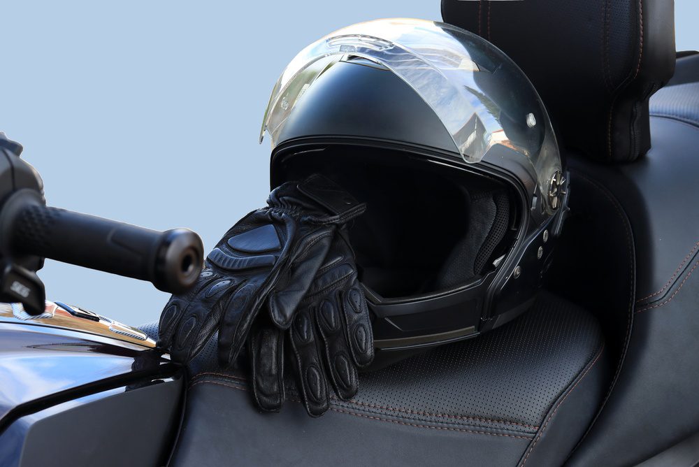 Elige unos guantes de. moto para el verano